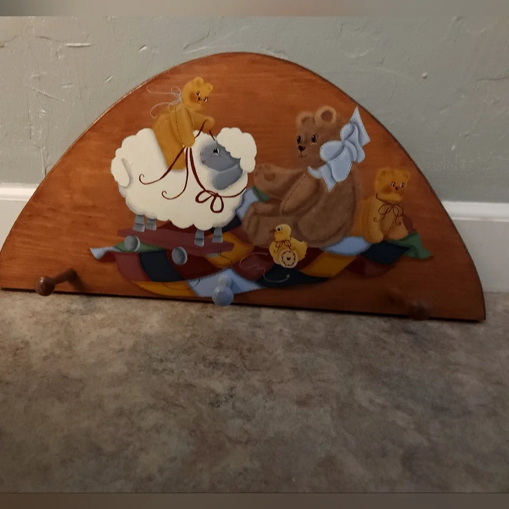 🐻🐤🐑Vintage Wooden Plaque With Hooks